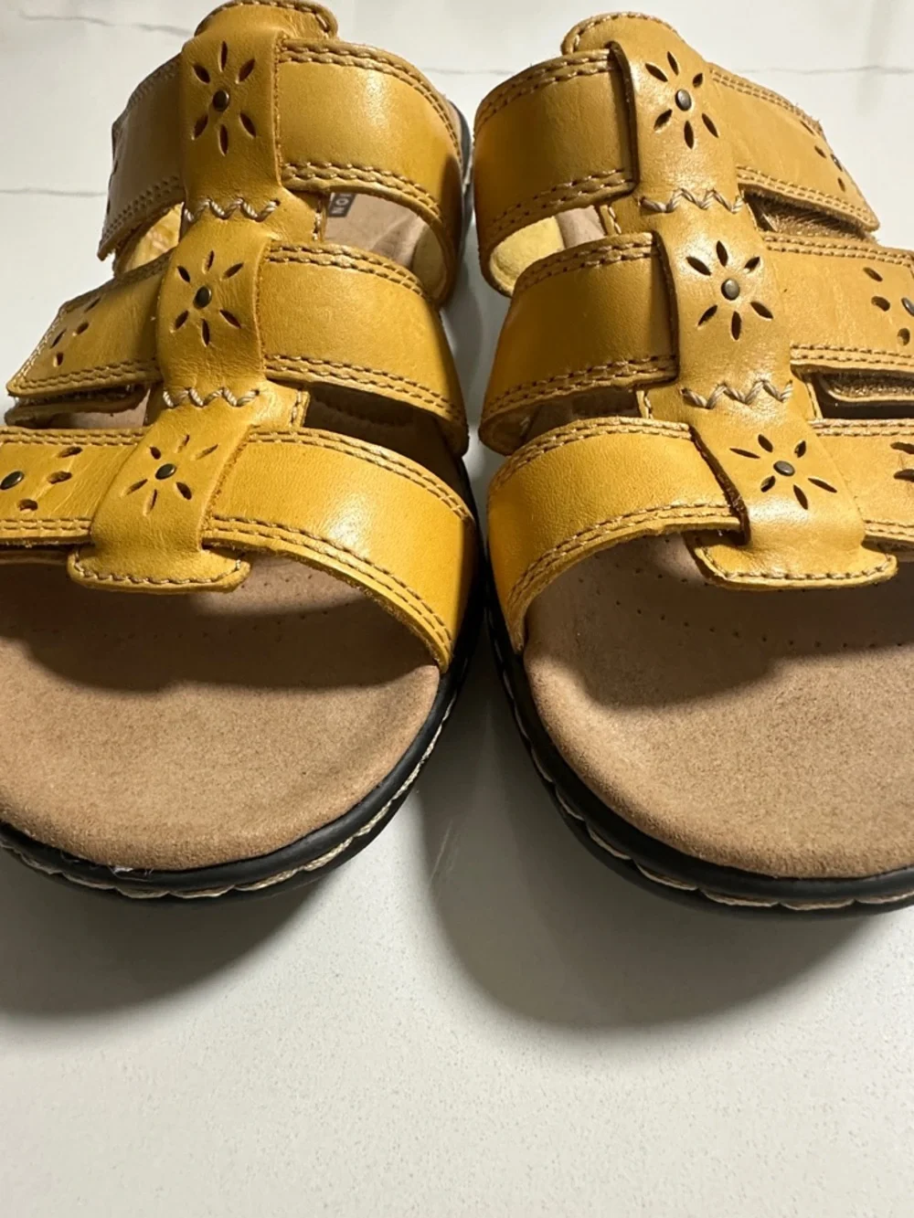 Clarks Collection Sandals - Picture 3 of 10